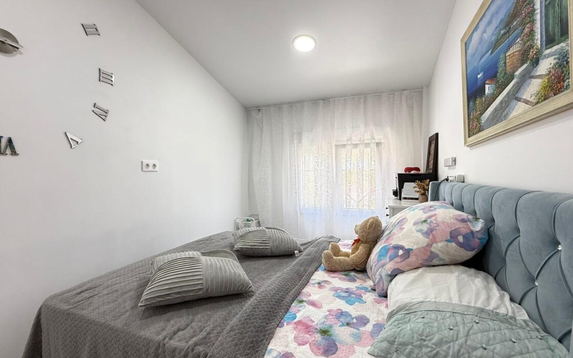 Бунгало з 2 спальнями та терасою в Коста Бланка 49 кв.м