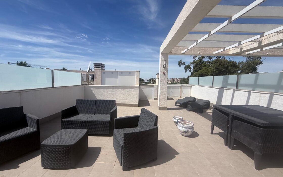 Бунгало в Гуардамаре 160 кв.м с террасой у моря