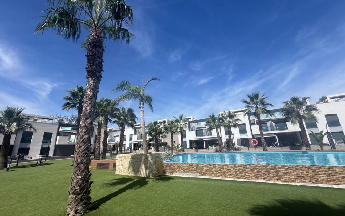 Бунгало в Гуардамаре 160 кв.м с террасой у моря