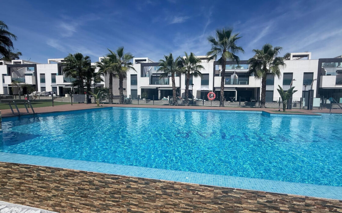 Бунгало в Гуардамаре 160 кв.м с террасой у моря