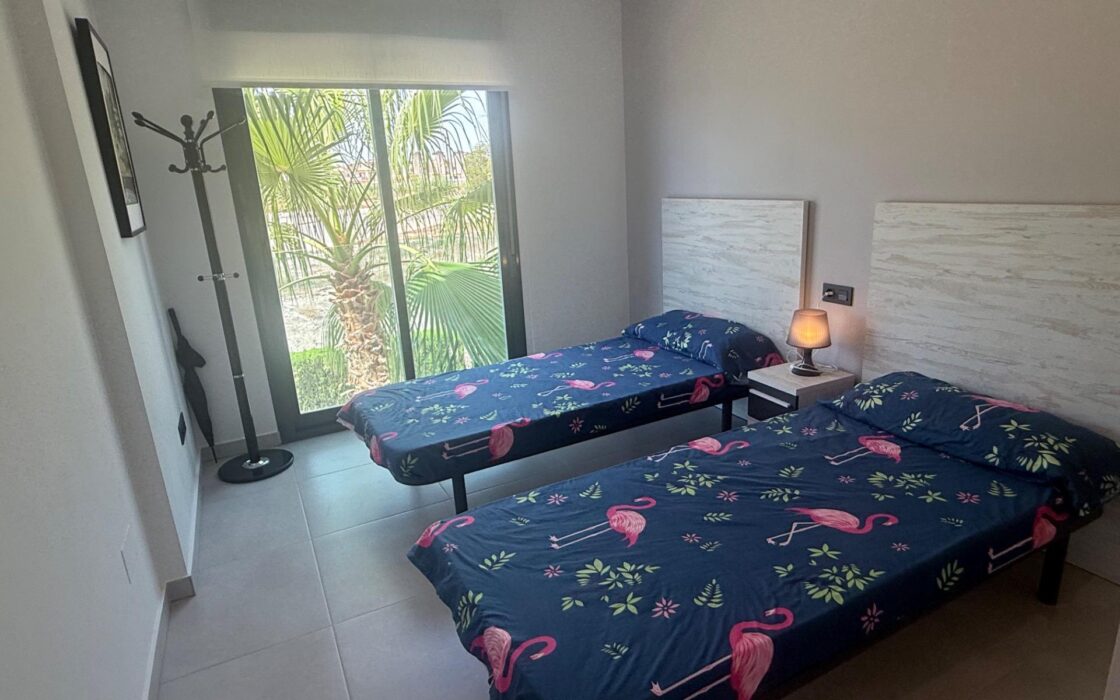 Бунгало в Гуардамаре 160 кв.м с террасой у моря