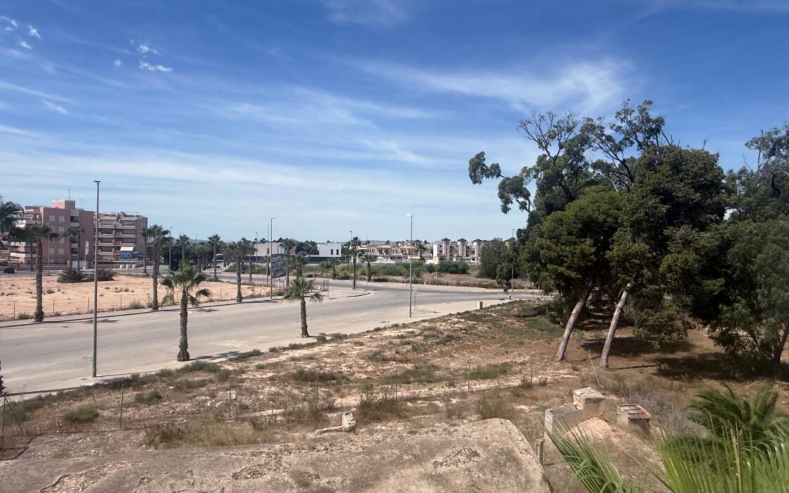 Бунгало в Гуардамаре 160 кв.м с террасой у моря