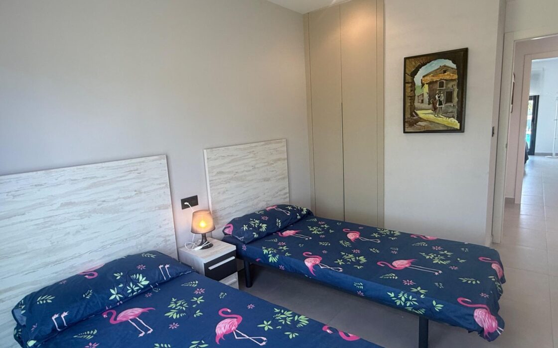 Бунгало в Гуардамаре 160 кв.м с террасой у моря