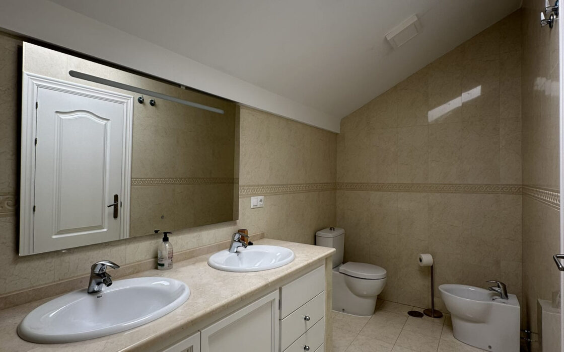 Двухквартирный дом с террасой в Бенахависе, 240 кв.м.