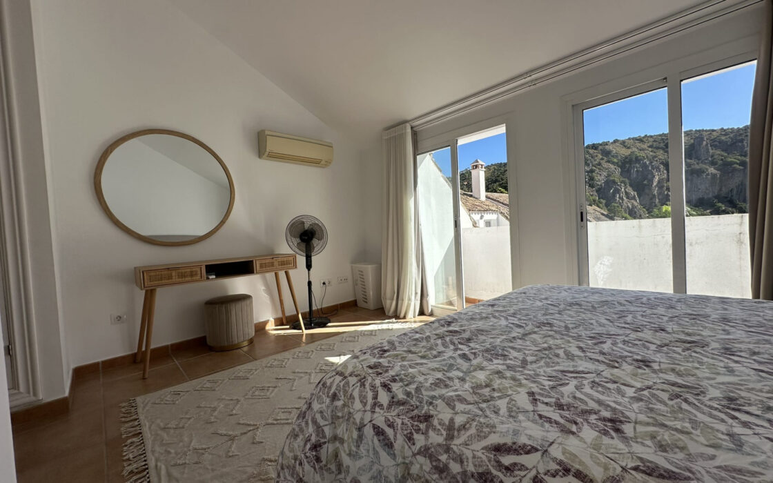 Двухквартирный дом с террасой в Бенахависе, 240 кв.м.