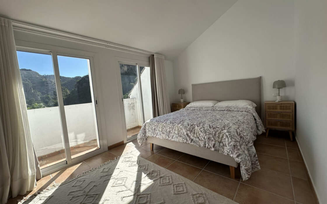 Двухквартирный дом с террасой в Бенахависе, 240 кв.м.