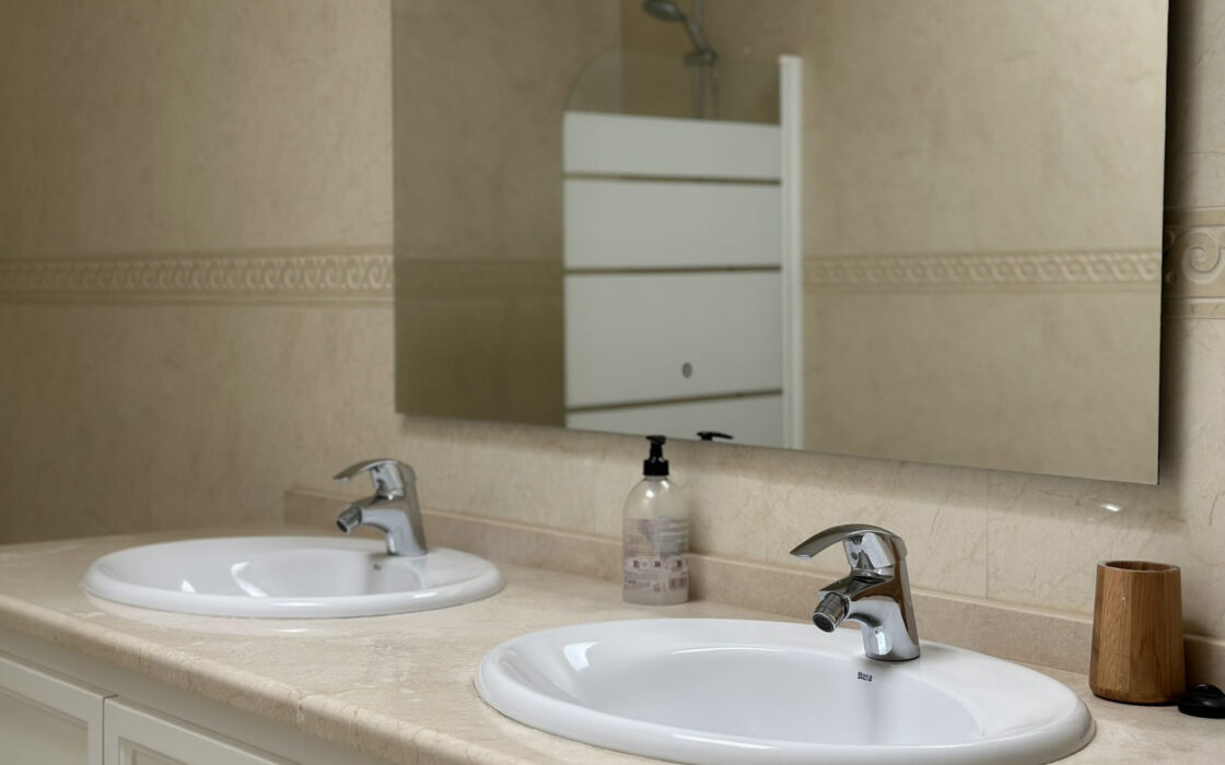 Двухквартирный дом с террасой в Бенахависе, 240 кв.м.