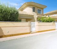 Вилла в Торревьехе 98 кв.м с террасой 4 км от моря