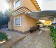 Вилла в Торревьехе 98 кв.м с террасой 4 км от моря