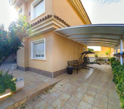 Вилла в Торревьехе 98 кв.м с террасой 4 км от моря