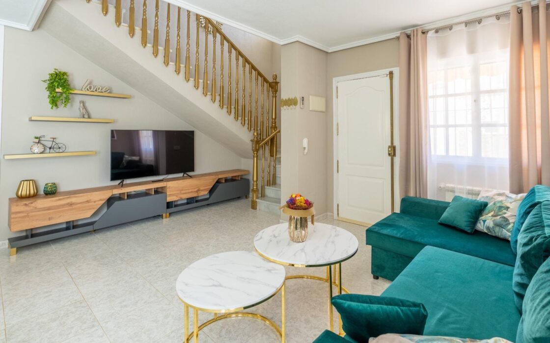 Вилла в Торревьехе 98 кв.м с террасой 4 км от моря