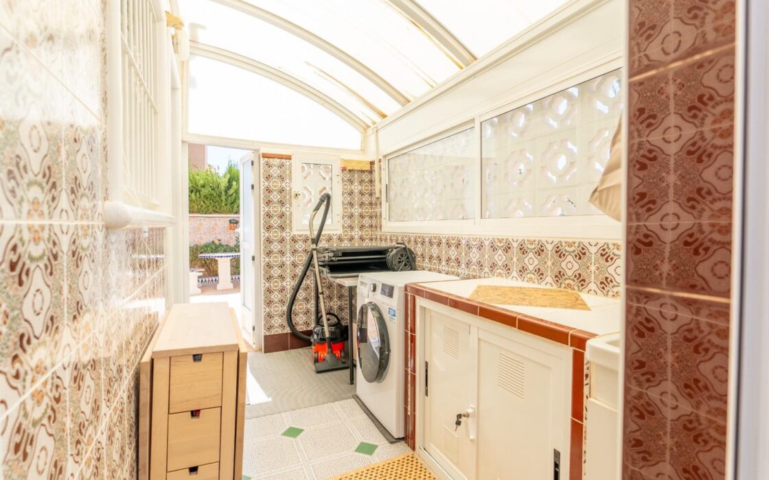 Вилла в Торревьехе 98 кв.м с террасой 4 км от моря