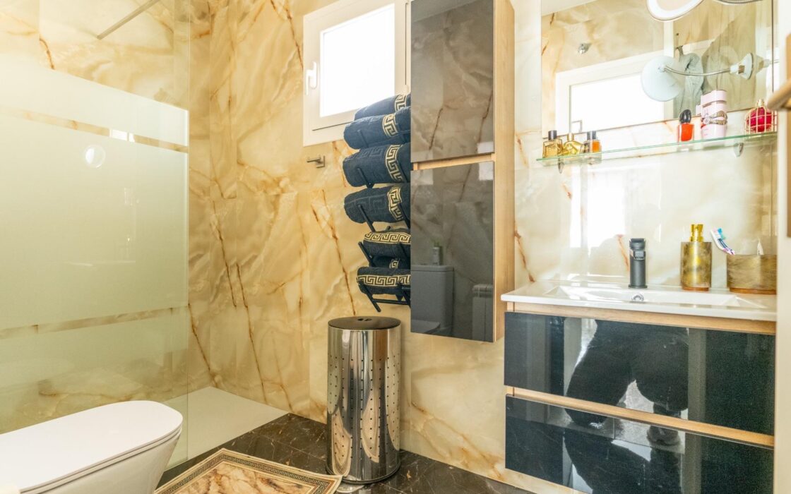 Вилла в Торревьехе 98 кв.м с террасой 4 км от моря