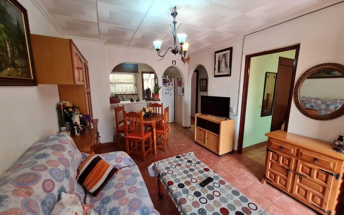 Бунгало 36 кв.м в Торревьехе с террасой у моря