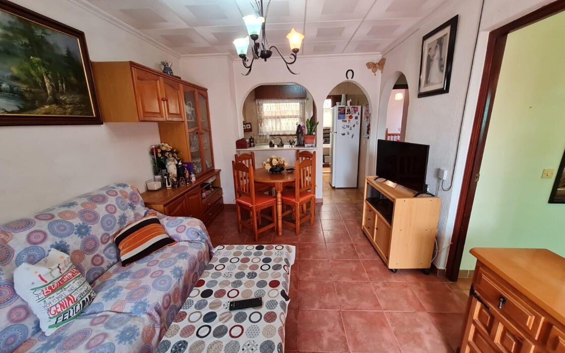 Бунгало 36 кв.м в Торревьехе с террасой у моря