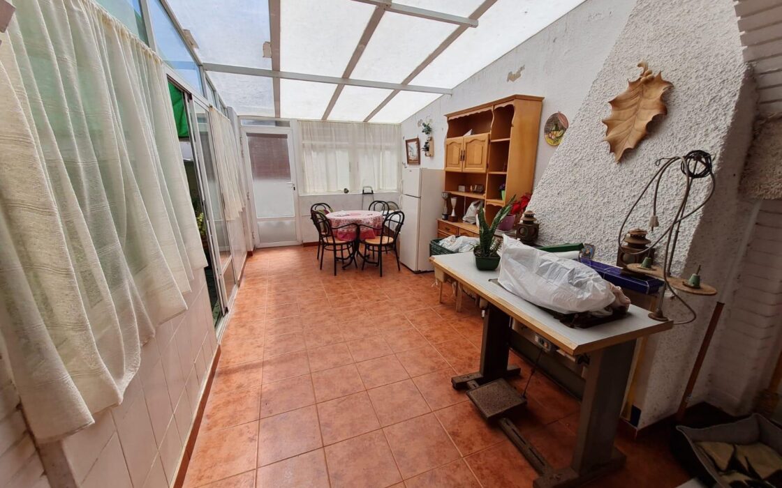 Бунгало 36 кв.м в Торревьехе с террасой у моря