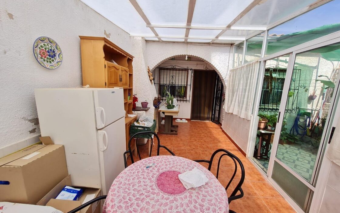 Бунгало 36 кв.м в Торревьехе с террасой у моря