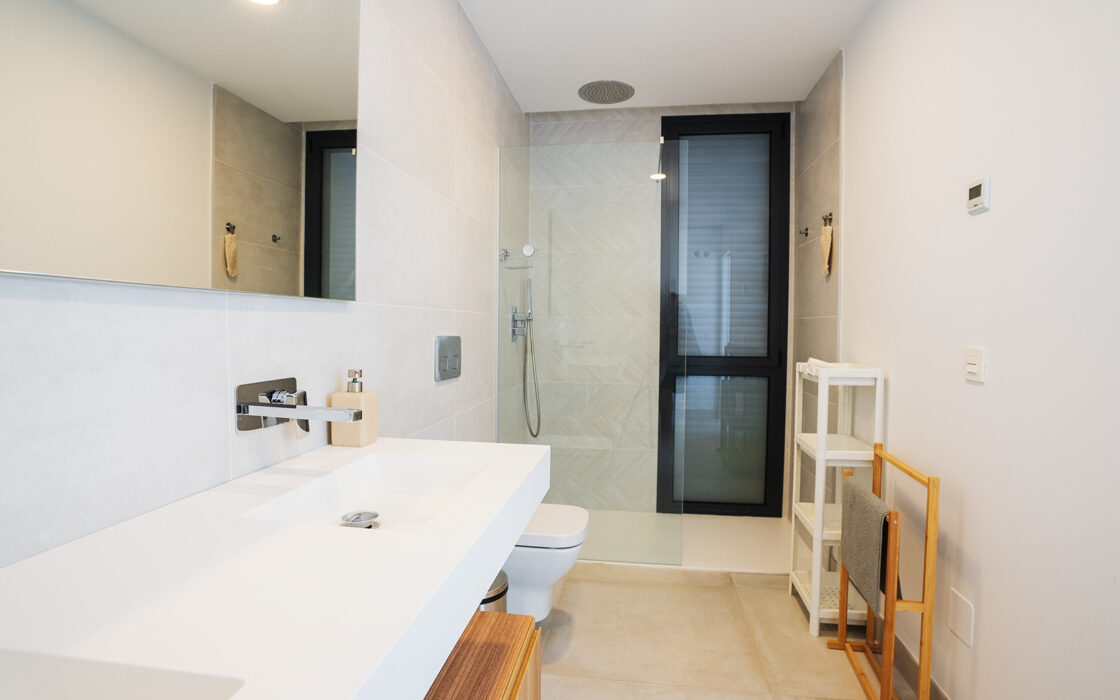 Современный таунхаус в 500 м от моря, 170 кв.м, с террасой