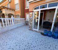 Дуплекс в Торревьехе 72 кв.м с террасой и бассейном