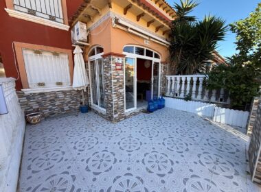 Дуплекс в Торревьехе 72 кв.м с террасой и бассейном