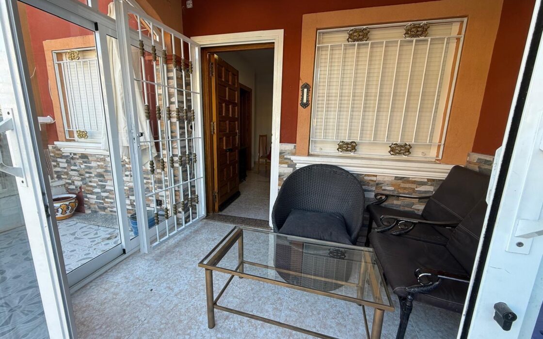 Дуплекс в Торревьехе 72 кв.м с террасой и бассейном