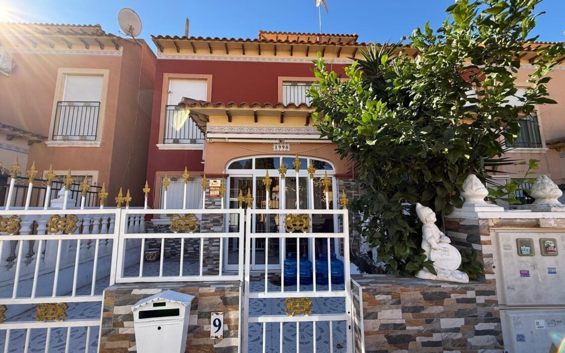 Дуплекс в Торревьехе 72 кв.м с террасой и бассейном