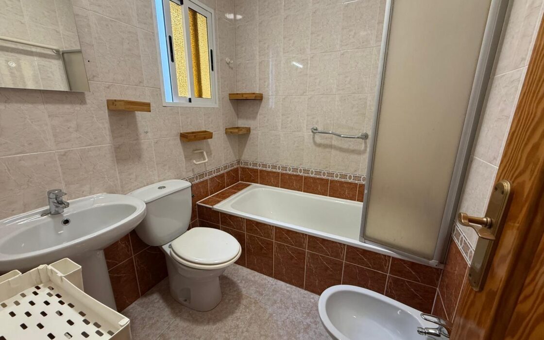 Дуплекс в Торревьехе 72 кв.м с террасой и бассейном