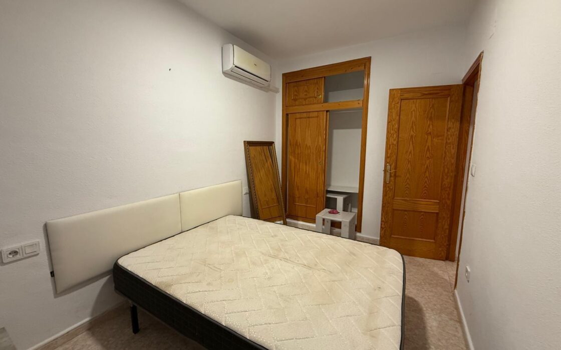 Дуплекс в Торревьехе 72 кв.м с террасой и бассейном