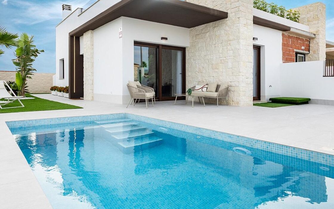 Виллы Casa Azahar в Ориуэле с террасой и бассейном 138 кв.м