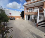 Таунхаус в Сьюдад Кесада 169 кв.м с бассейном и паркингом