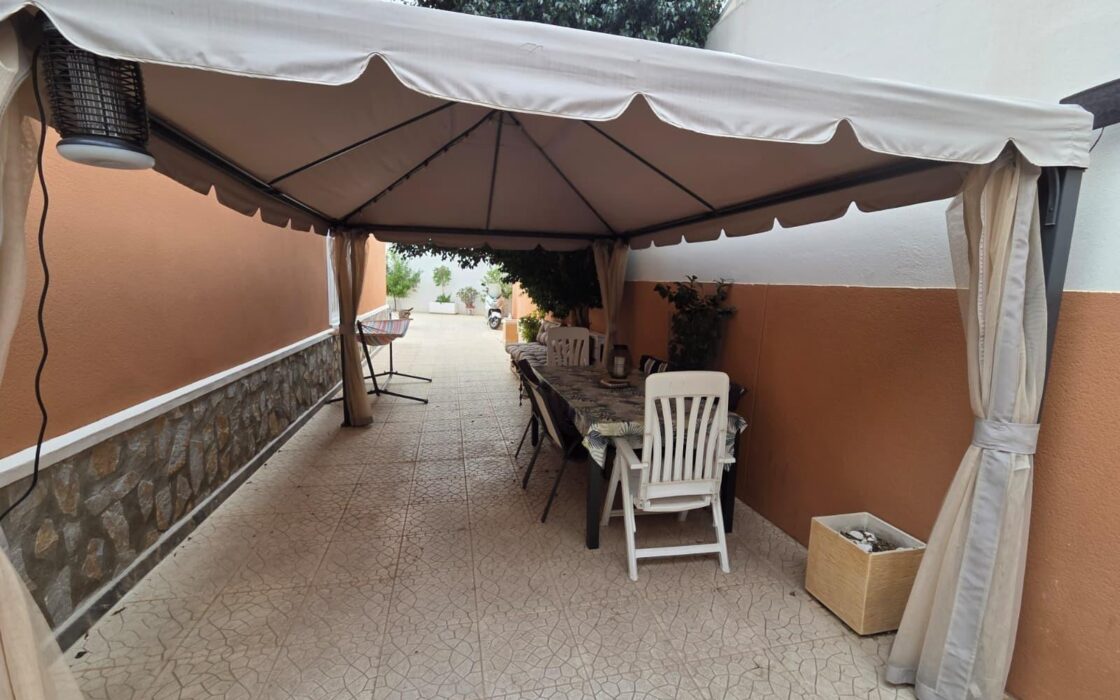 Таунхаус в Сьюдад Кесада 169 кв.м с бассейном и паркингом