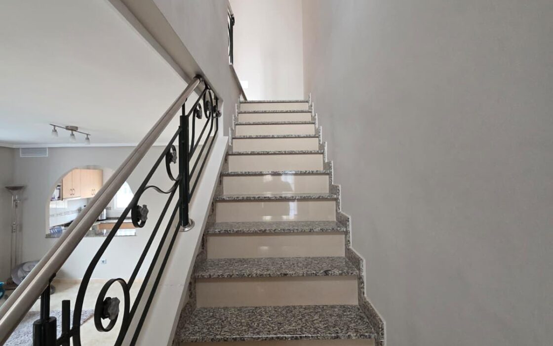 Таунхаус в Сьюдад Кесада 169 кв.м с бассейном и паркингом