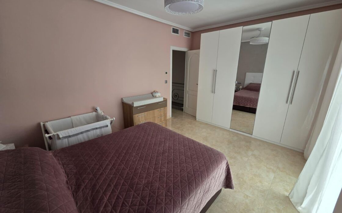 Таунхаус в Сьюдад Кесада 169 кв.м с бассейном и паркингом