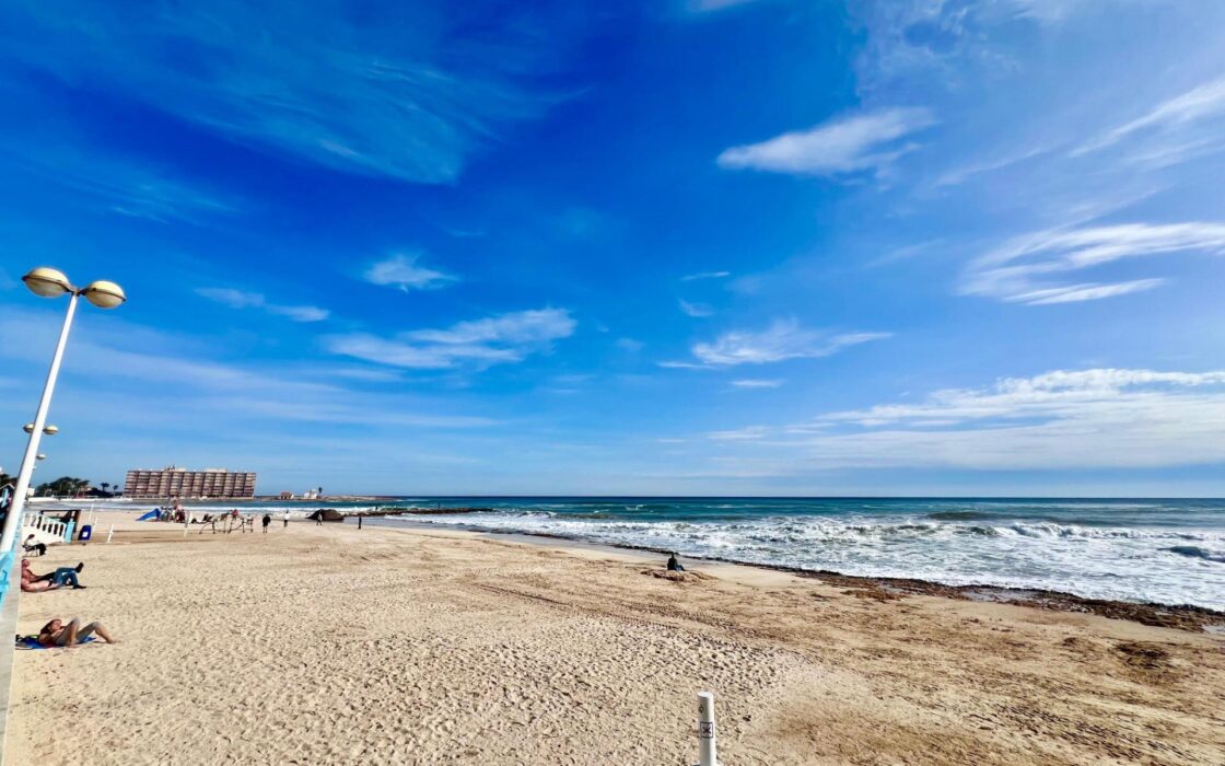 Просторные апартаменты в Торревьехе у моря 117 кв.м.