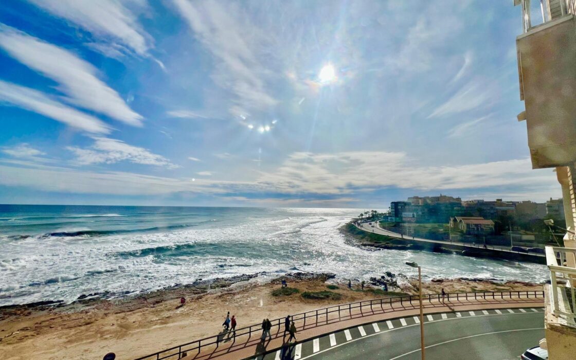 Просторные апартаменты в Торревьехе у моря 117 кв.м.