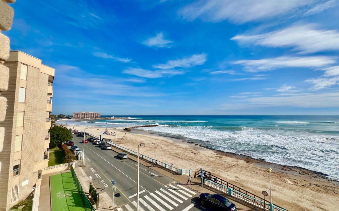 Просторные апартаменты в Торревьехе у моря 117 кв.м.