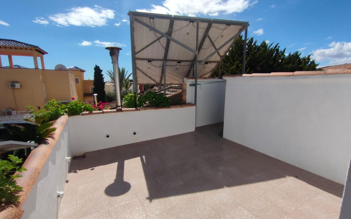 Дом в Ориуэла Коста 209 кв.м с 5 спальнями и бассейном