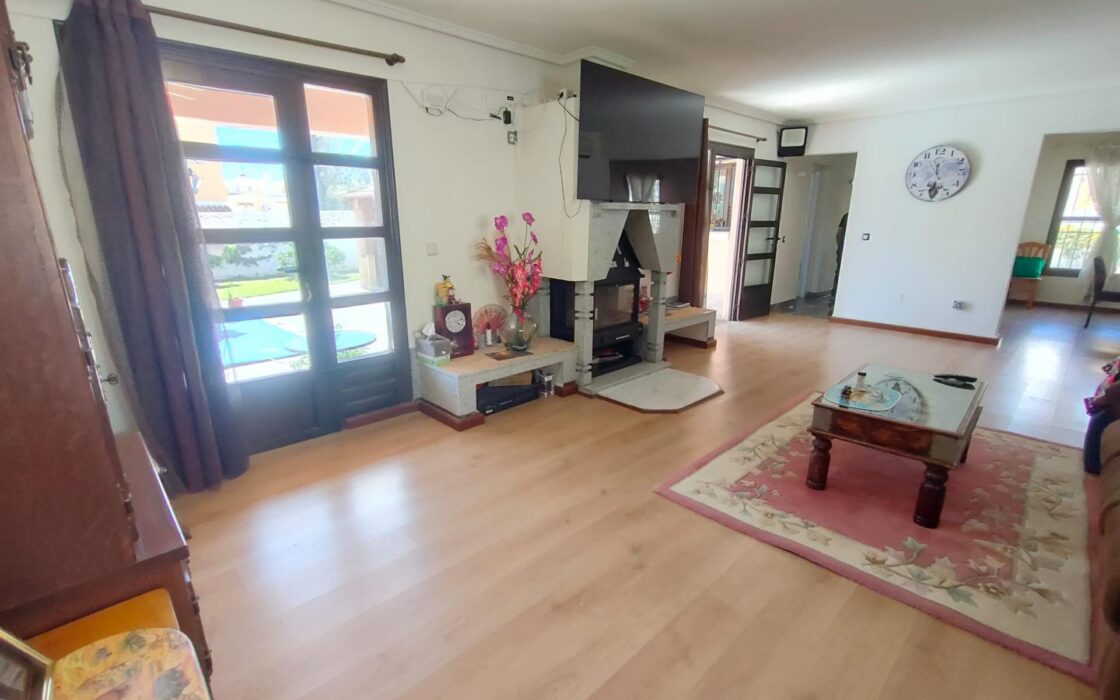 Дом в Ориуэла Коста 209 кв.м с 5 спальнями и бассейном