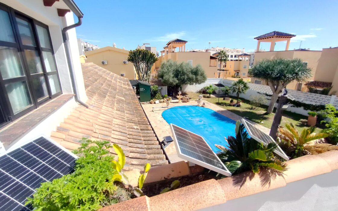 Дом в Ориуэла Коста 209 кв.м с 5 спальнями и бассейном