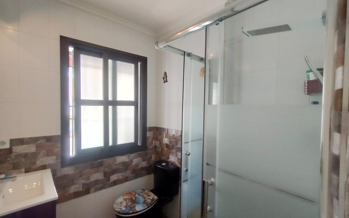 Дом в Ориуэла Коста 209 кв.м с 5 спальнями и бассейном