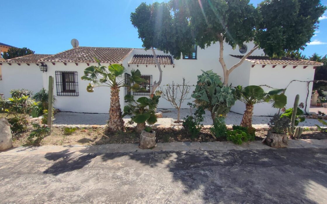 Дом в Ориуэла Коста 209 кв.м с 5 спальнями и бассейном