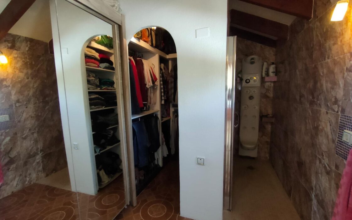 Дом в Ориуэла Коста 209 кв.м с 5 спальнями и бассейном