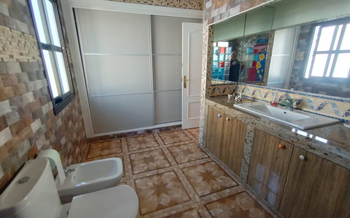 Дом в Ориуэла Коста 209 кв.м с 5 спальнями и бассейном