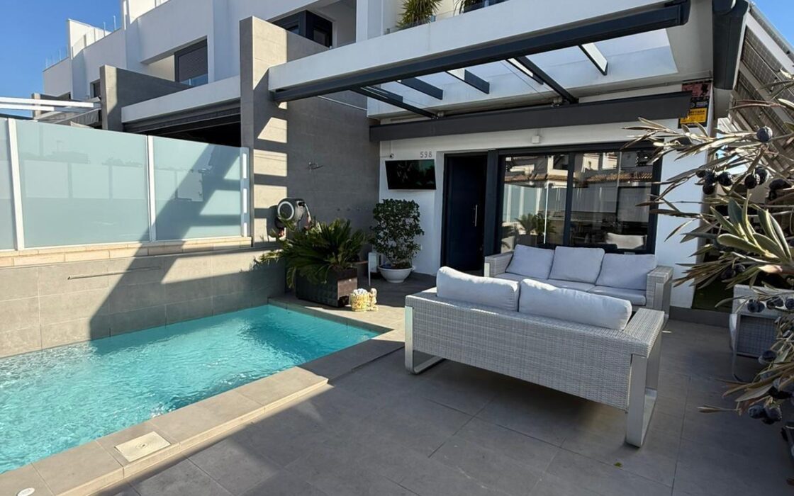 Вилла в Ориуэла Коста 152 кв.м с террасой в 4 км от моря