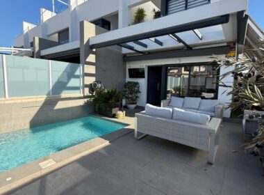 Вилла в Ориуэла Коста 152 кв.м с террасой в 4 км от моря