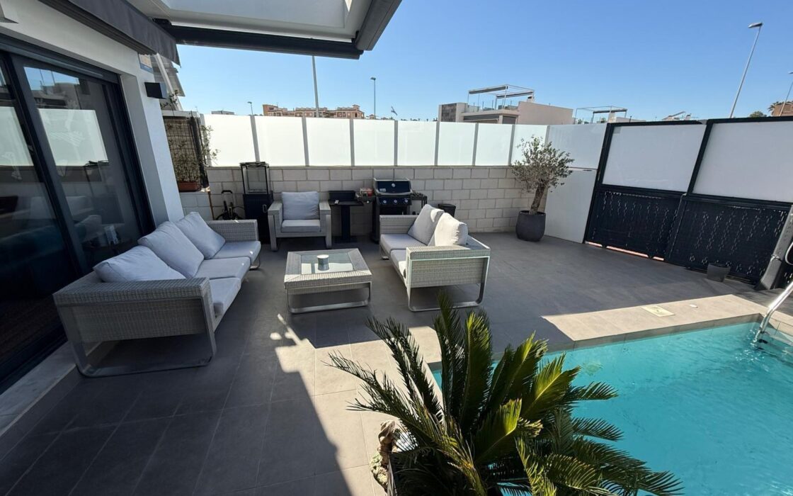 Вилла в Ориуэла Коста 152 кв.м с террасой в 4 км от моря