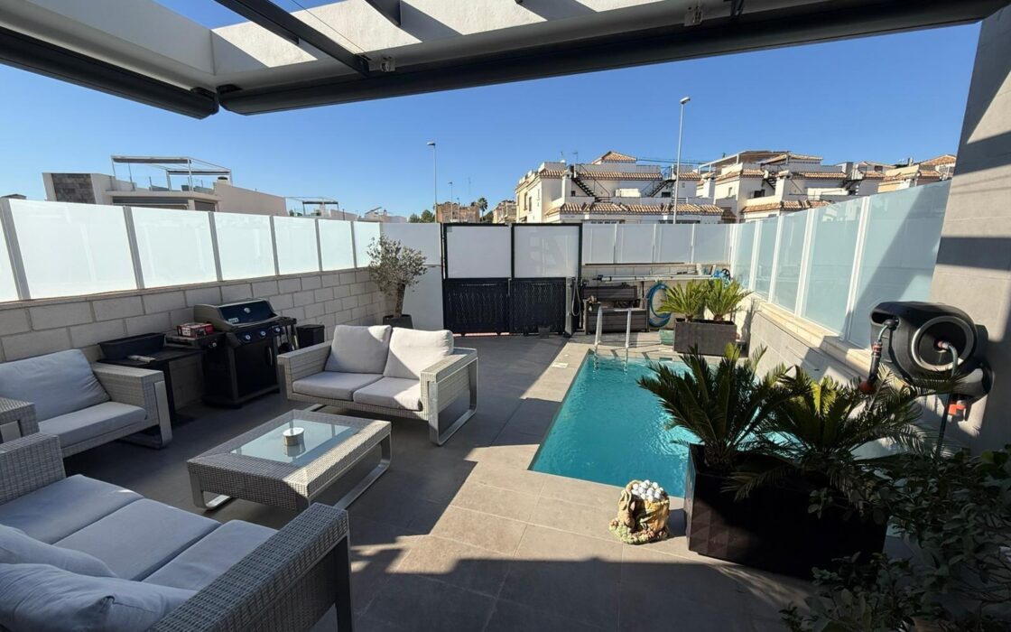 Вилла в Ориуэла Коста 152 кв.м с террасой в 4 км от моря