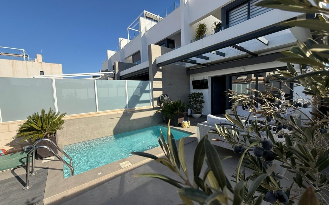 Вилла в Ориуэла Коста 152 кв.м с террасой в 4 км от моря