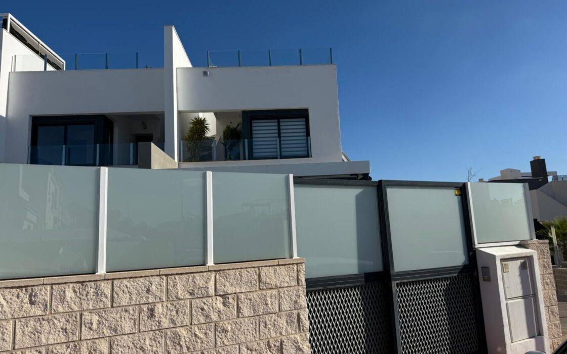 Вилла в Ориуэла Коста 152 кв.м с террасой в 4 км от моря