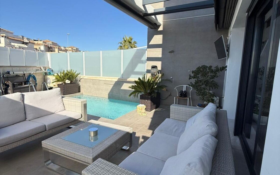 Вилла в Ориуэла Коста 152 кв.м с террасой в 4 км от моря